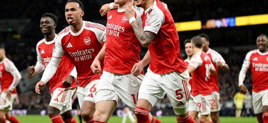Anri "Arsenal"ning Chempionlar Ligasi finaliga chiqishidan so'ng Artetani olqishladi.