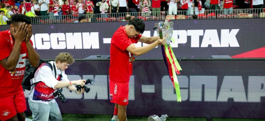 Dmitriy Shnyakin Pablo Solari qo'lida singan kubok haqida