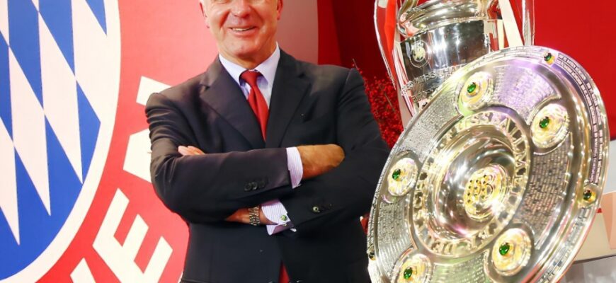 Karl-Heinz Rummenigge: "Bizning futbolchilar uch mushketyor kabi jang qilyapti!"