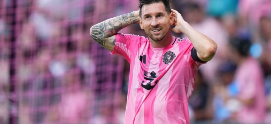 Messi haykali Hindistonda: O'tgan dekabrda o'rnatilgan 21 metrlik inshoot demontaj qilinadi