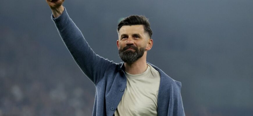 Schalke-04 Miron Muslim bilan shartnoma uzaytirilganini e'lon qildi