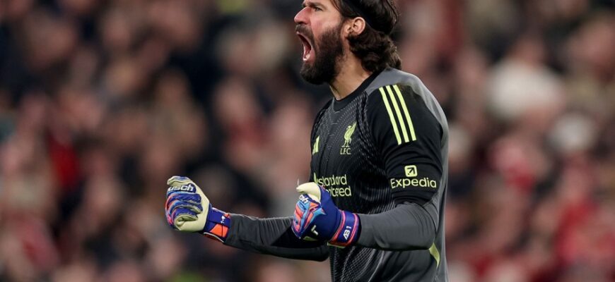 Van der Sar Alisson Beckerning "Yuventus"ga o'tishini qo'llab-quvvatladi
