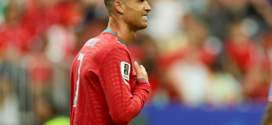 Cristiano Ronaldo tanqidi: Maykl Ouen 'U doim shunday o'ynagan-ku?'