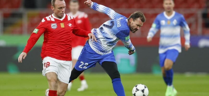 Denis Glushakov: Safonov yilning eng yaxshi darvozaboni boʻlishini istaymiz!