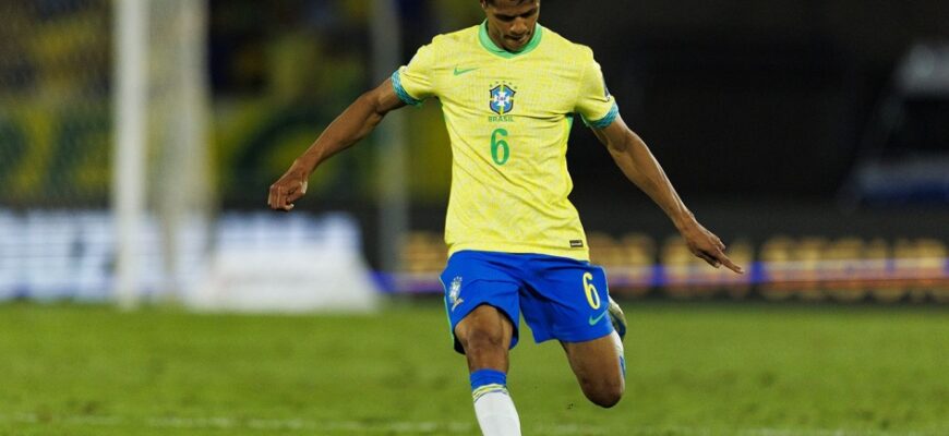 Douglas Santos Marokashga qarshi o'yinda Braziliyaning eng yaxshi futbolchisi bo'ldi