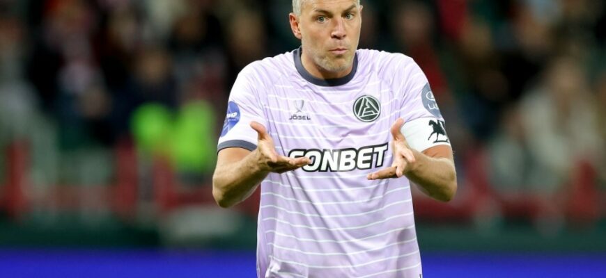 Dzyuba bilan Yevrokubok ishtirokchilari qiziqdi, u faqat RPLda o'ynashni xohlaydi – agent