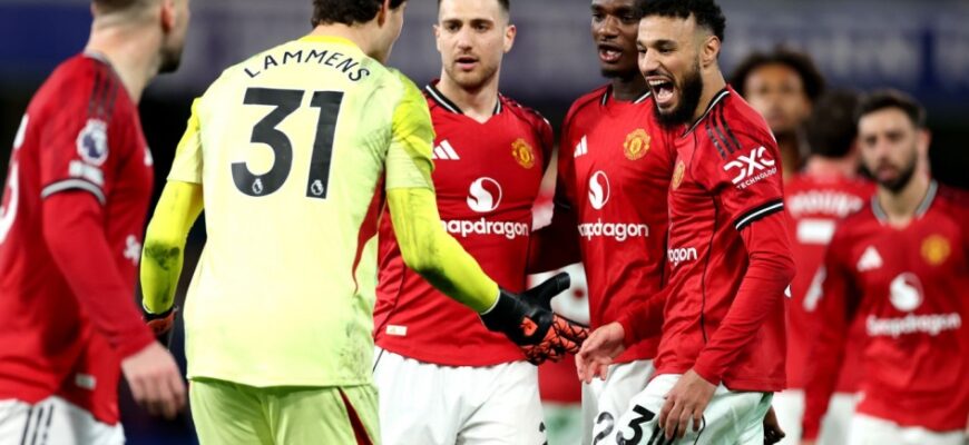 Manchester Yunayted: Gleyzerlar oilasi ulushini sotishni ko'rib chiqmoqda
