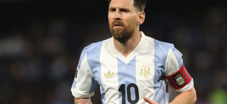 Messi zaxiradan so'ng o'rindiqni rad etib, maydonga o'tirdi