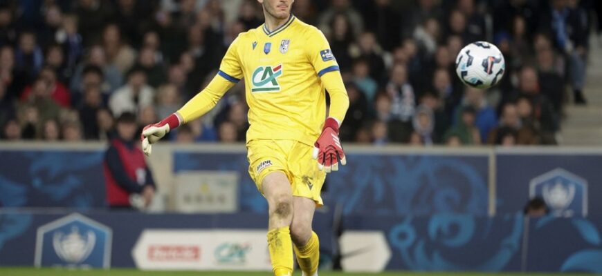 Newcastle United "Reims" darvozaboni Evin Jauenni sotib oldi