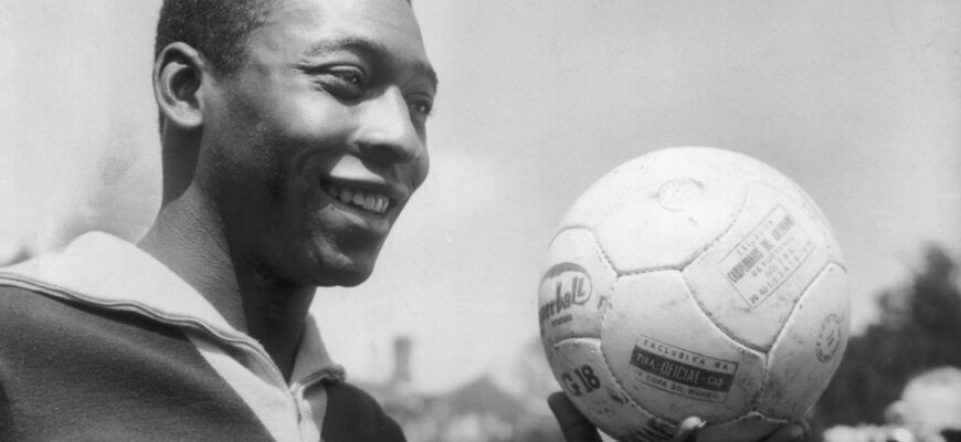 Pele futbolkasi 6 mln dollarga kimoshdi savdosiga qo'yiladi