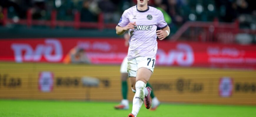 Pestryakov Akron futbolchisi: Yirik jamoalar e'tibori yoqimli