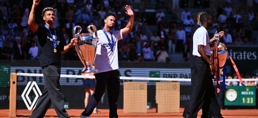 PSJ futbolchilari Chempionlar Ligasi sovrinlarini "Rolan Garros"ga olib keldi