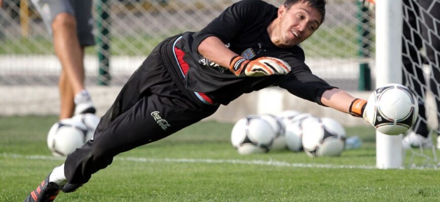 Urugvay darvozaboni Muslera JCh-2026dagi xatolari uchun kechirim so'radi