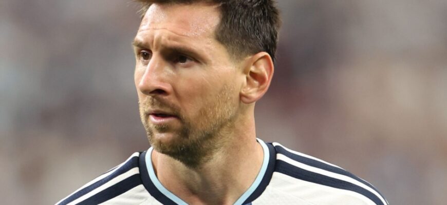 Anya Teylor-Joy Messi bilan surat joyladi