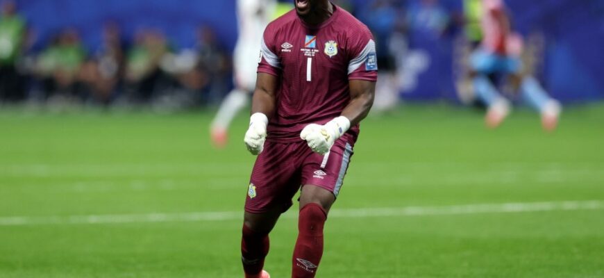 Kerjakov DR Kongo darvozaboni Mpasi-Nzau o'yinidan hayratda!