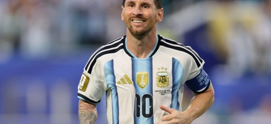 Lionel Messi ona shahri Rosariodagi o'yinda!