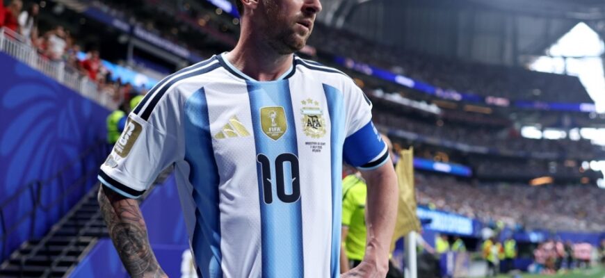 Lionel Messi: Rosarioda ulkan futbolka parvozi!