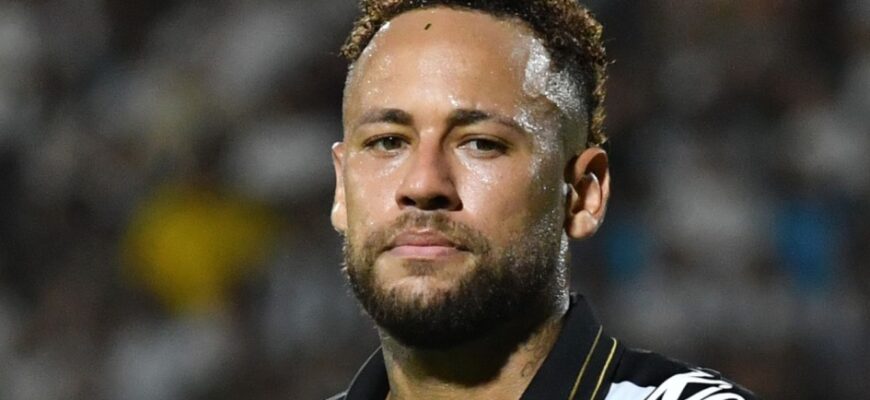 Neymar Santos bazasini ikki gol urgan o'yindan so'ng tark etdi