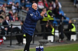 Norvegiya murabbiyi Solbakken golga javoban shisha uloqtirdi.