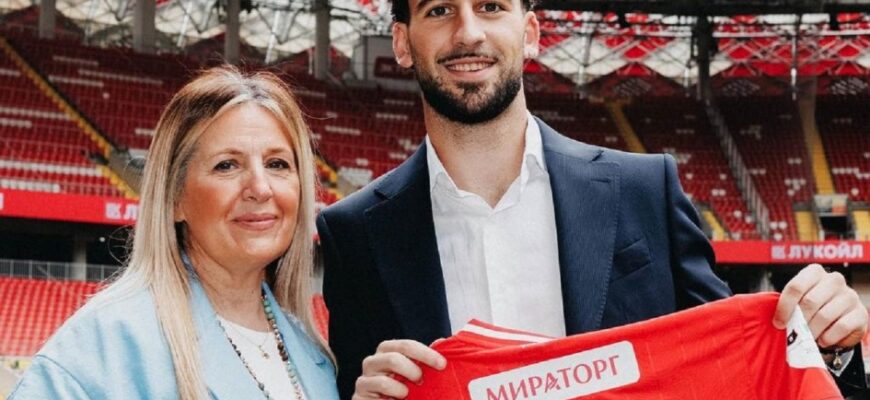 Parada onasi bilan "Spartak"ga yangi o'yinchi sifatida taqdimotga keldi