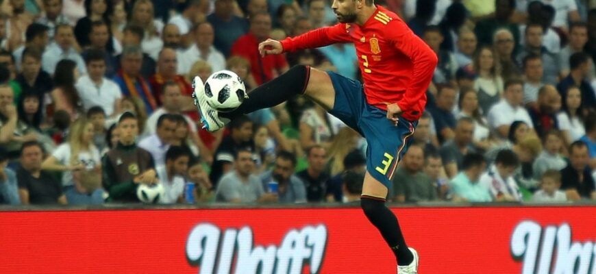 Pique Ispaniya va Fransiya terma jamoalarini taqqosladi, Zidanning yangi tayinlovini esladi