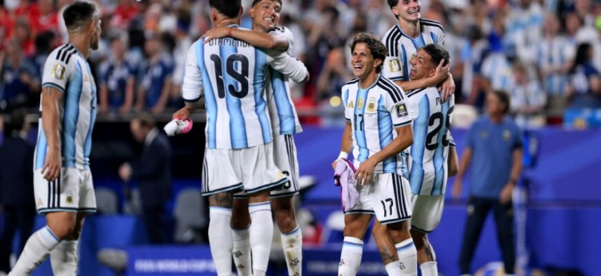 Vladimir Bistrov: Argentina va Angliya o'rtasidagi supermatchni unutmang!