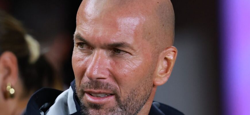 Zidan Fransiya terma jamoasi uslubi haqida: Deschamps, Blanc emas, men Zidanjaman!