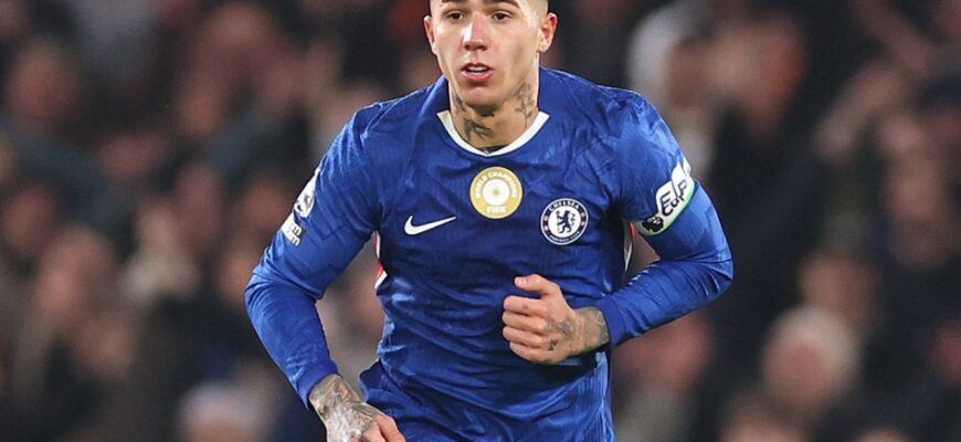 Enzo Fernandez: "Chelsi" muxlislari yulduz futbolchini hushtaklar bilan kutib oldi