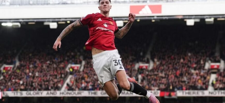 Hull City — Manchester United: APL 1-turi. O'yin translyatsiyasi 14:30da.