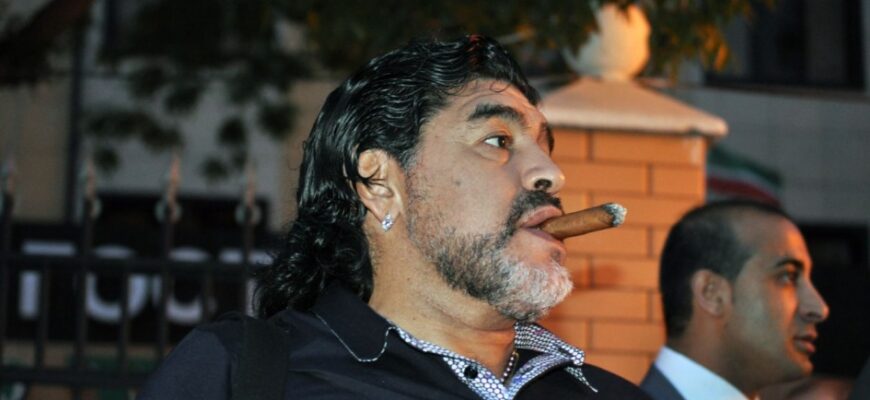 Maradona "Xudoning qo'li" to'pi kimoshdi savdosida 3,35 mln dollarga sotildi