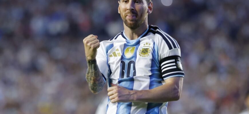 Messi 2030 yilgi Jahon chempionatida o'ynashi mumkin, deydi Roberto Karlos
