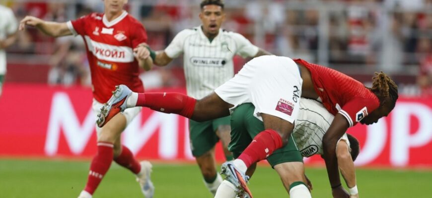 Vorobyov "Krasnodar"da muvaffaqiyatga erisha olmaydi, deydi Slutskiy